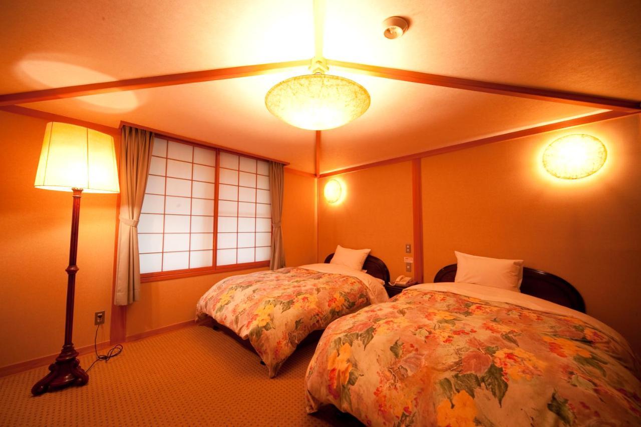 Ryotei Tanokura Hotel Yufu Exterior photo